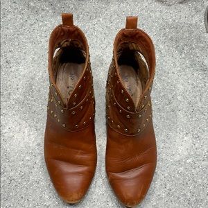 No. 704b. Dana cutout booties